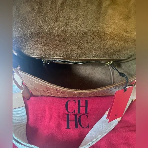 As new!! Authentic Carolina Herrera Andy Locked Crossbody bag. - Picture 6 of 15